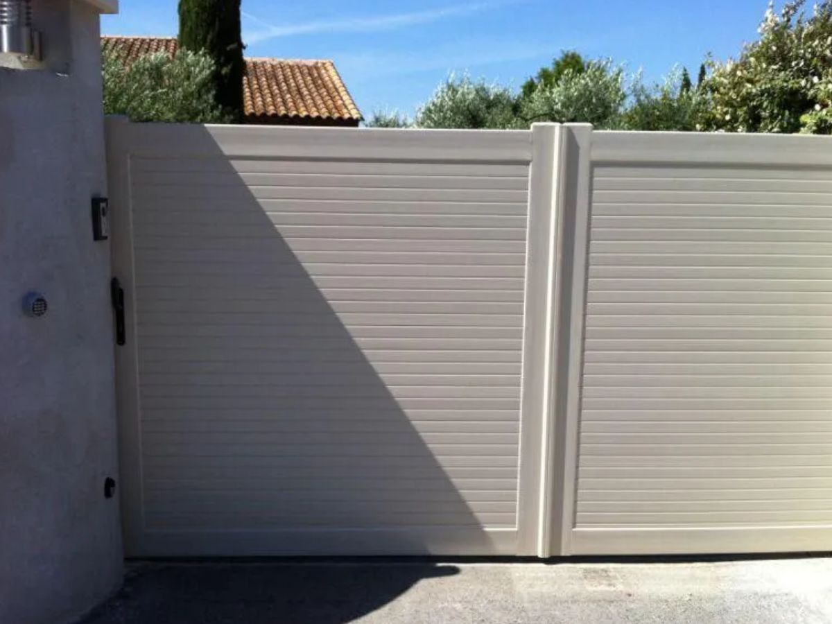 Portail PVC sur mesure Hérault